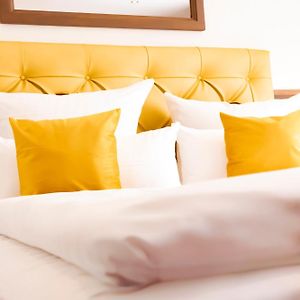 Zimmer mit Kingsize-Bett